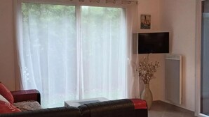 Unclassified image, 2 of 8, button - 3-Bed House Near Océarium, Pets Allowed (Le Croisic)