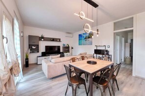 Télévision, jeux vidéo, espaces bureaux