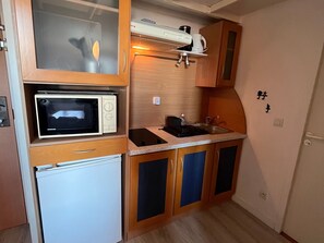 Fridge, microwave, stovetop, coffee/tea maker