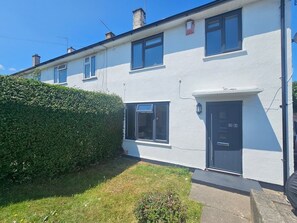 Exterior - Perfect for Contractors, Tradespeople, pvt parking (Brentry)