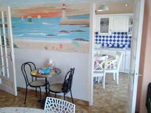 Dining - 1st floor apartment with terrace - 2 bedrooms, 4 guests, parking sea-facing (Le Croisic)