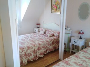 2 bedrooms - 1st floor apartment with terrace - 2 bedrooms, 4 guests, parking sea-facing (Le Croisic)