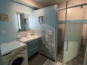 Bathroom - Le Croisic Ground Floor T3 Near Center With Parking And Pets Allowed (Le Croisic)