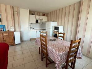 Dining - 2-bedroom apartment near station and shops with garage (Le Croisic)