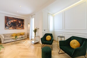 TV - Exclusive Luxury Flat in the Barrio de Salamanca - Elegance and Comfort in the Heart of Madrid (Madrid)