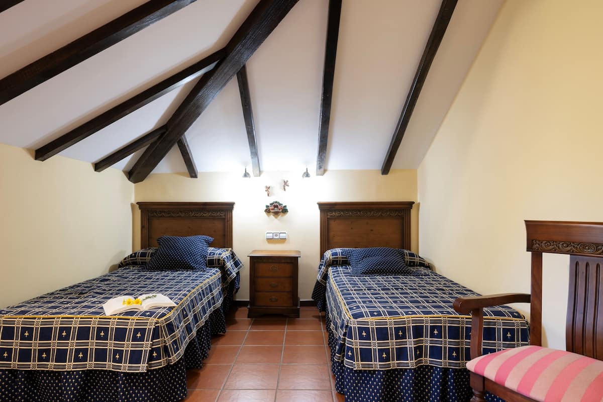 Double Room | Free WiFi, bed sheets
