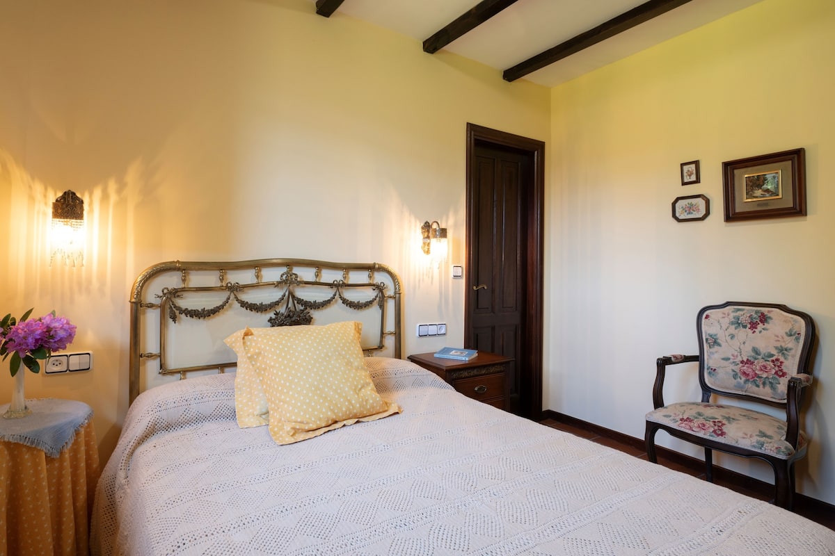 Double Room | Free WiFi, bed sheets