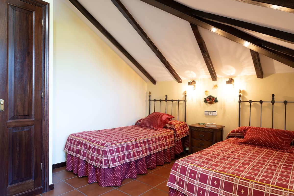 Double Room | Free WiFi, bed sheets
