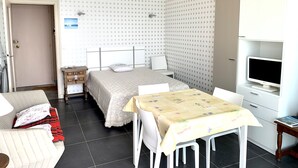 Unclassified image, 3 of 10, button - Studio in Le Croisic - Sea View - Pets Allowed (Le Croisic)
