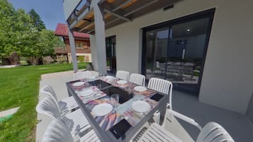 Outdoor dining