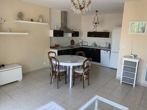 Refrigerador, microondas, parrilla de estufa y lavavajillas 