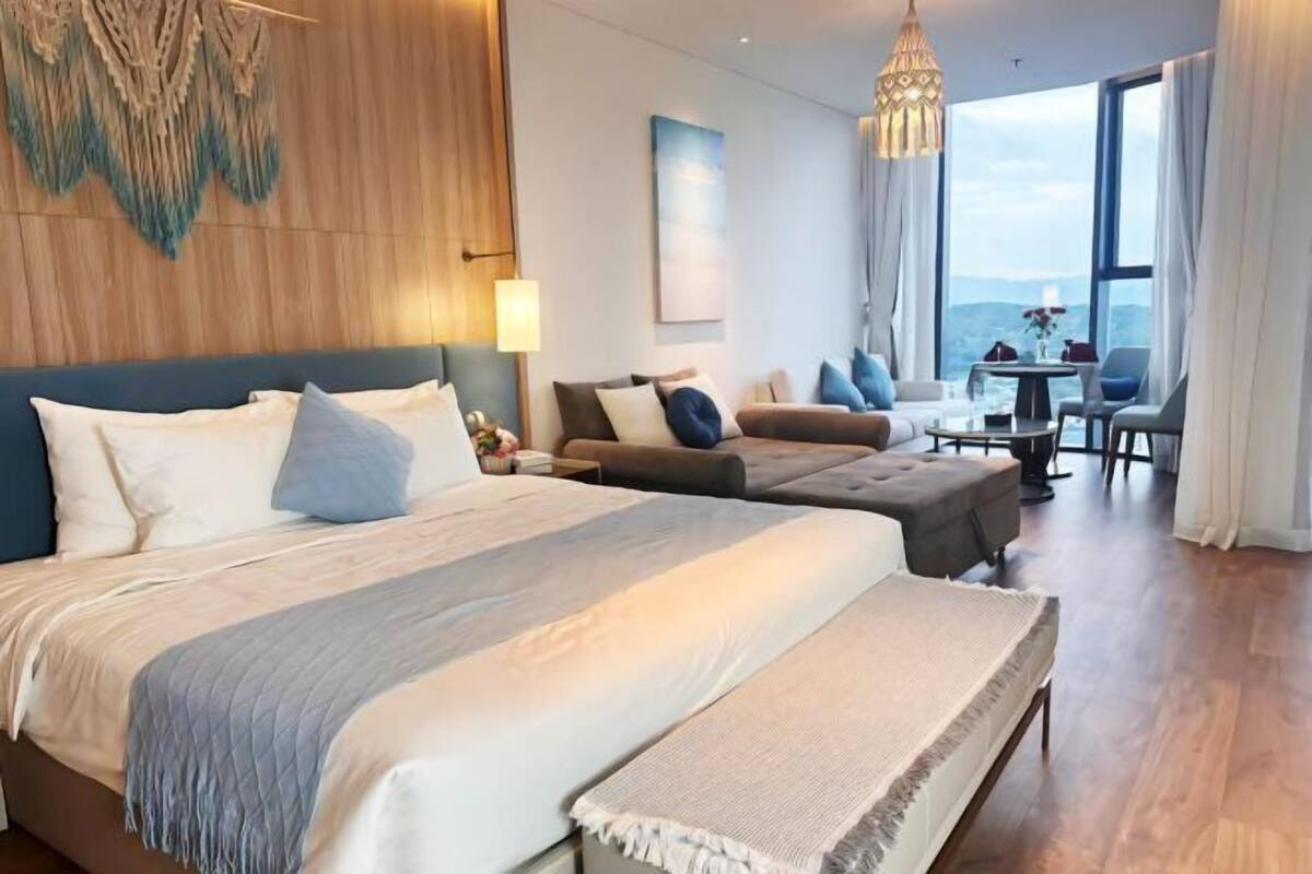 Caixa forta a l'habitació i cortines opaques