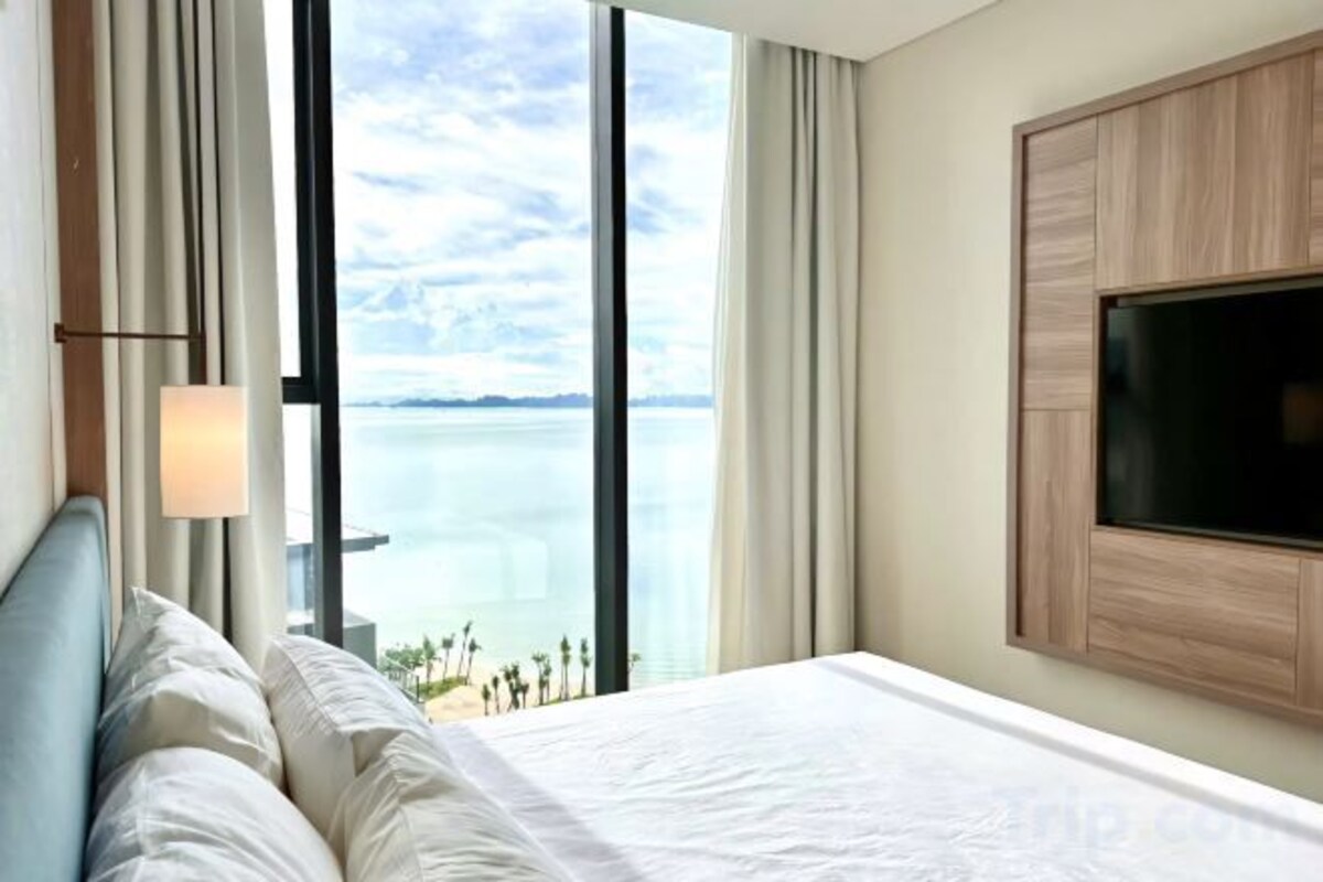 In-room safe, blackout drapes, soundproofing, iron/ironing board