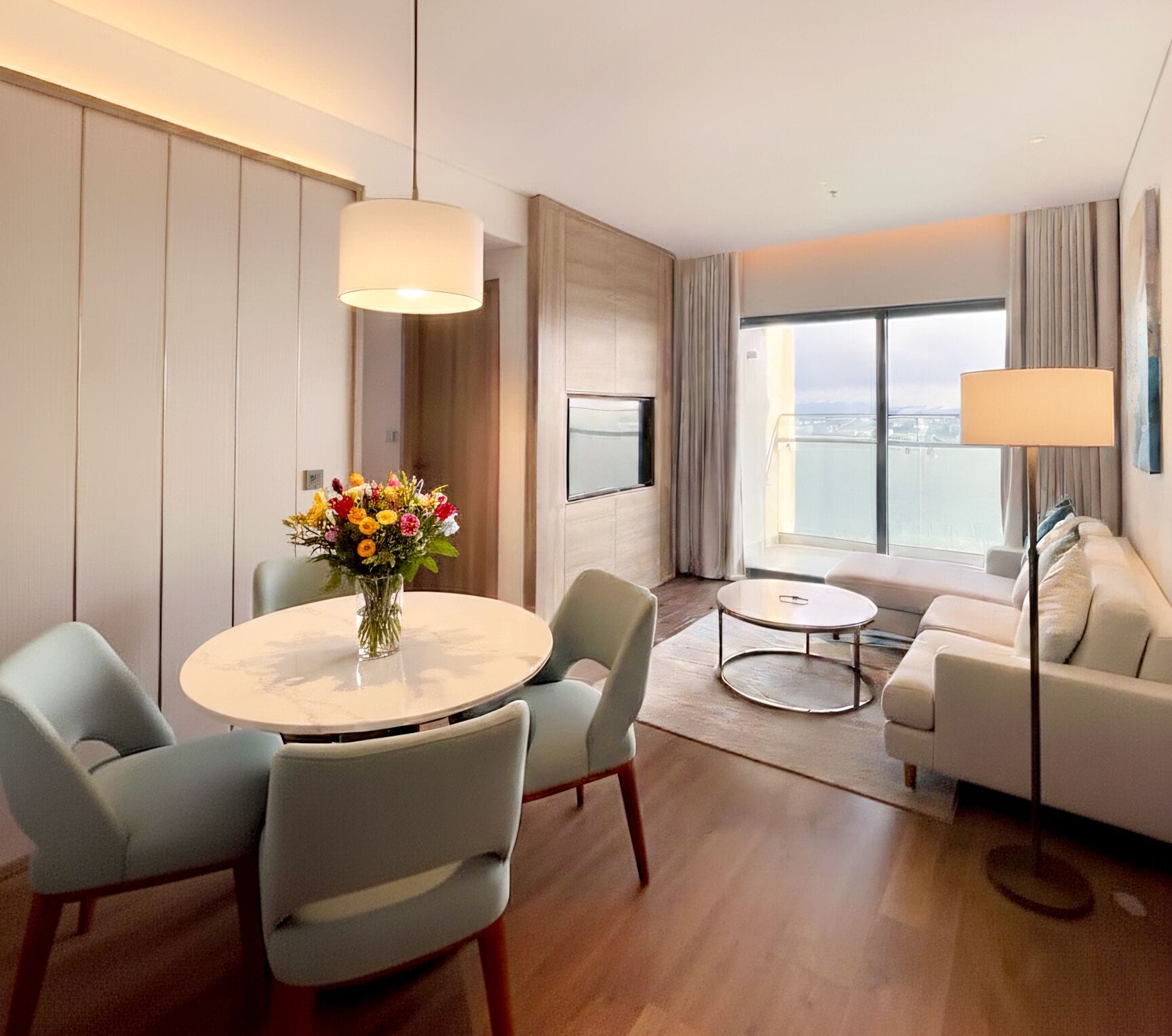 Panorama-lejlighed - 2 soveværelser - balkon - havudsigt | Opholdsområde