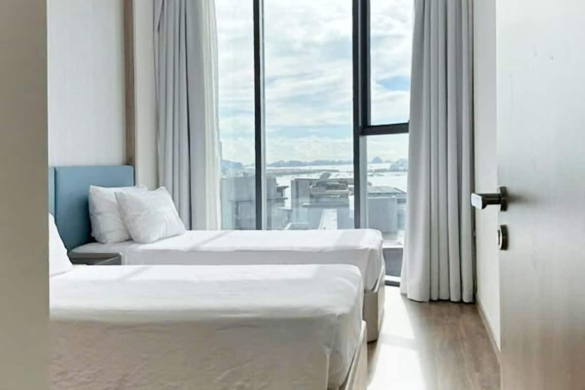 Caixa forta a l'habitació i cortines opaques