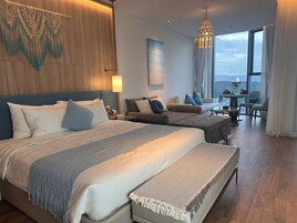 ดีลักซ์อพาร์ทเมนท์, 1 ห้องนอน, วิวเมือง | ตู้นิรภัยในห้องพัก, ผ้าม่านกันแสง, ห้องเก็บเสียง, เตารีด/โต๊ะรีดผ้า