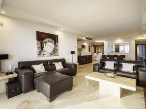 TV - Luxury beachfront apartment in Estepona (Estepona)