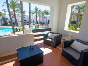 Terrace/patio - Spacious Apartment in Estepona with WiFi and Parking (Estepona)