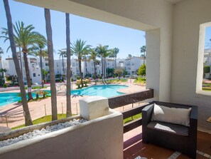 Pool - Spacious Apartment in Estepona with WiFi and Parking (Estepona)