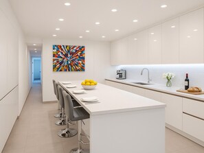 Fridge, microwave, oven, dishwasher - Renovated apartment Estepona, near beach, private parking. Perfect for family/golf (Estepona)