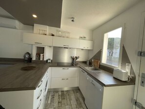 Dishwasher, coffee/tea maker