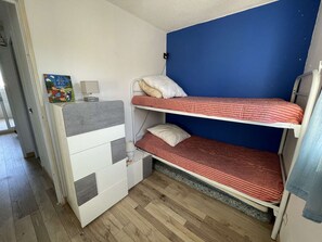 2 bedrooms