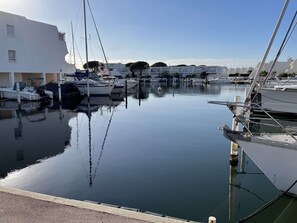 Marina - Marina Duplex with AC and Terrace – Sleeps 4, Port Camargue (Port Camargue)