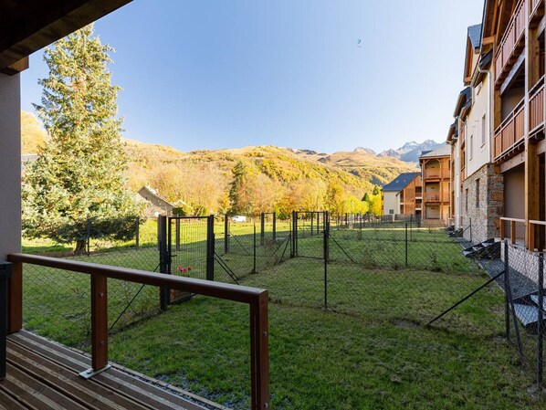 المنطقة المحيطة بالمنشأة