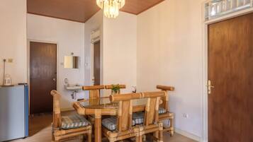 Standard Villa, Mountain View | Dining room