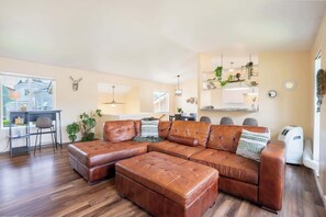 Fernseher, Kamin, Arbeitsbereiche