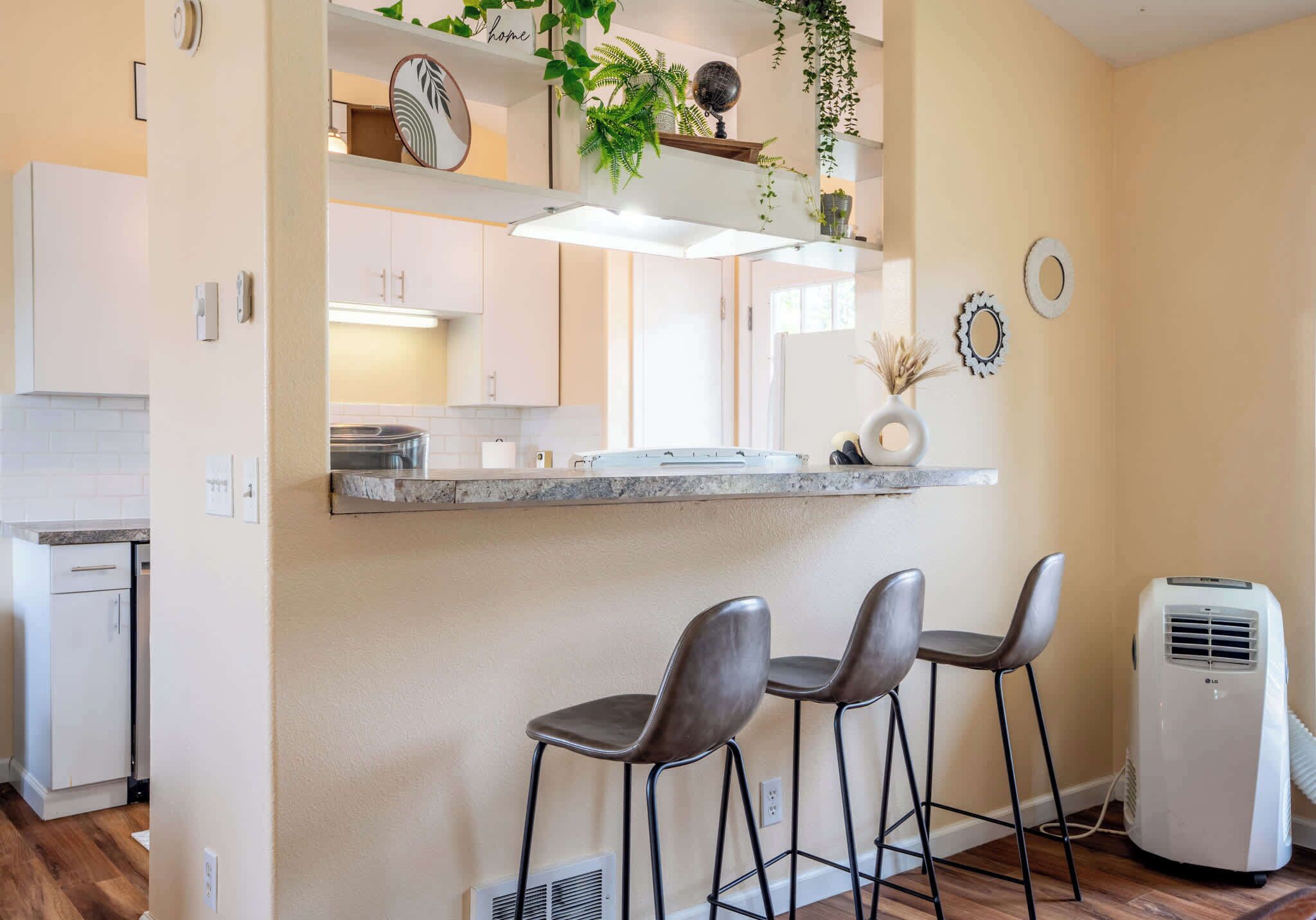 Refrigerador, horno, parrilla de estufa y lavavajillas 