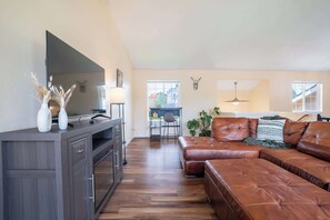 Fernseher, Kamin, Arbeitsbereiche