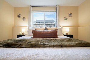 2 Schlafzimmer, Schreibtisch, Bügeleisen/Bügelbrett, WLAN