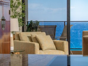 Interior - Mahana 1111 • Direct Ocean Views & Beachfront (Lahaina)