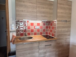 Kühlschrank, Mikrowelle, Geschirrspüler