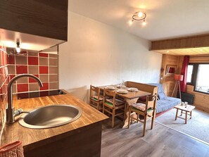 Interior - Quiet studio in Avoriaz with mountain view, sleeps 4 (Avoriaz)