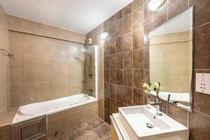 Douche, sèche-cheveux