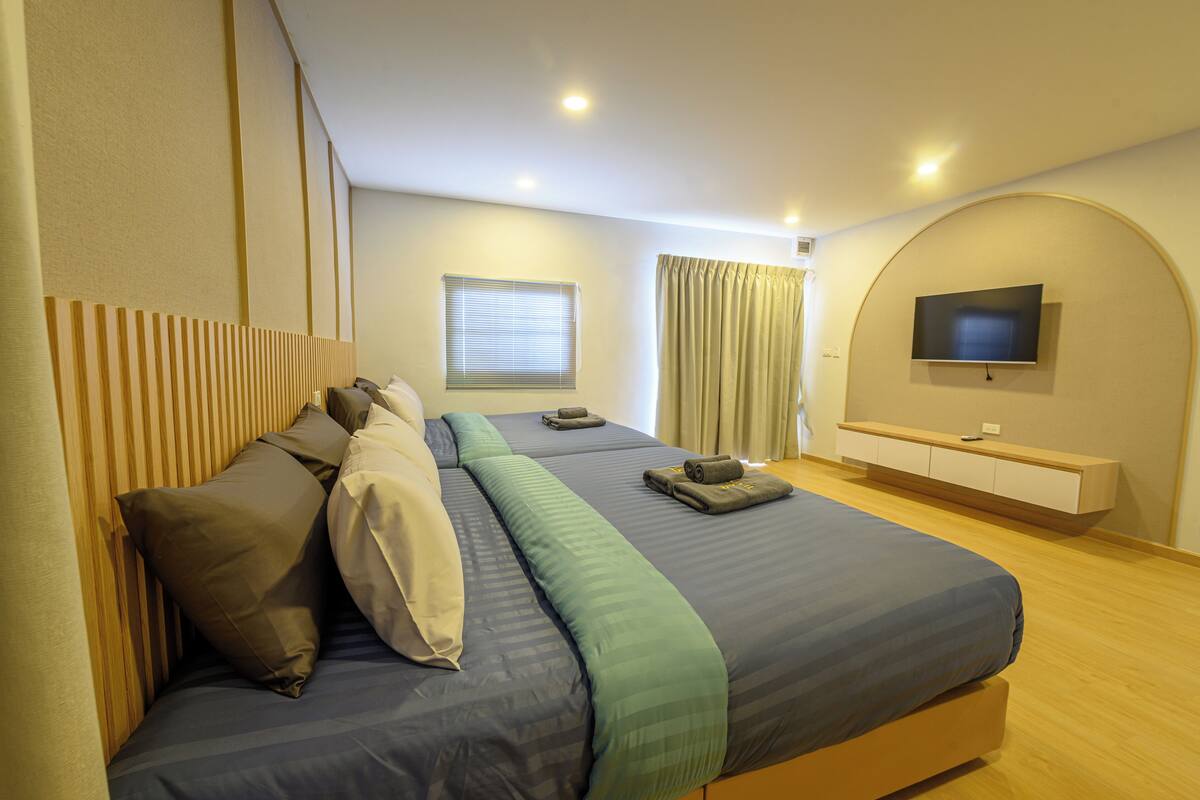Family Room | Free WiFi