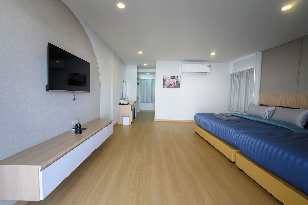Family Room | Free WiFi