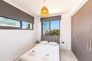 2 bedrooms, iron/ironing board, travel cot, WiFi