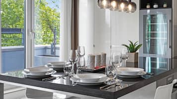 Luxury-Loft, Balkon, Stadtblick | Essbereich im Zimmer