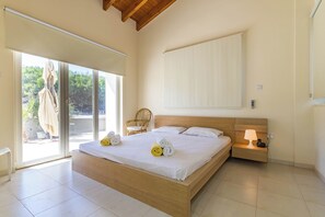 6 quartos, ferros/tábuas de passar roupa, berço de viagem, Wi-Fi