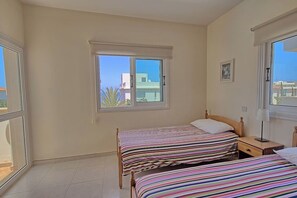 3 chambres, fer et planche à repasser, lit parapluie, Wi-Fi