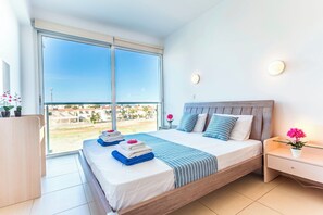 2 slaapkamers, een strijkplank/strijkijzer, reisbedje, wifi