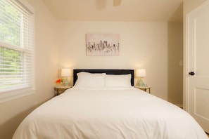 2 bedrooms, desk, iron/ironing board, free WiFi