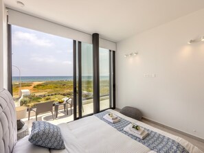 5 chambres, fer et planche à repasser, Wi-Fi, draps fournis