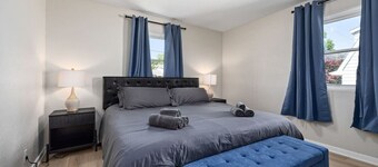 Blue Haven at Hines | Stylish 2BD Stay | Peoria Heights