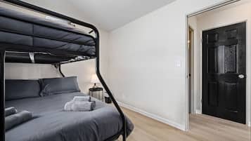 2 bedrooms, desk, iron/ironing board, free WiFi
