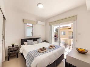 3 bedrooms, iron/ironing board, bed sheets