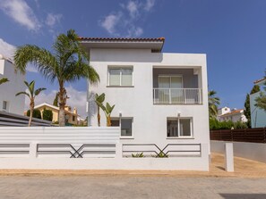 Exterior - 3bedroom villa In Sirena bay (Ayia Triada)